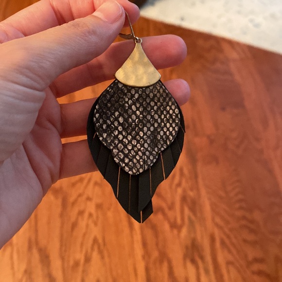 Susan Graver Bold Earrings NWT - Picture 2 of 3